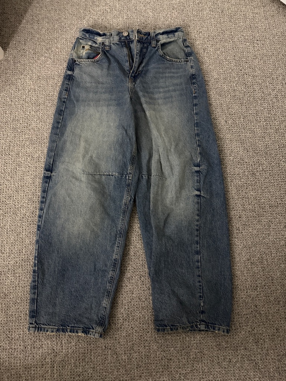 urban outfitters logan buckle baggy barrel jean